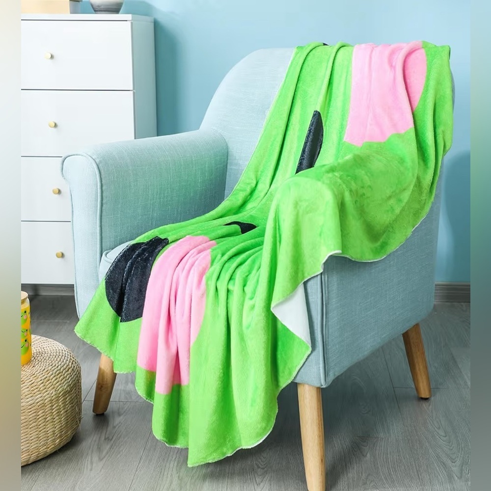 New- Frog plush Face shape
Large 60 x 50 Inch cozy
flannel throw blanket